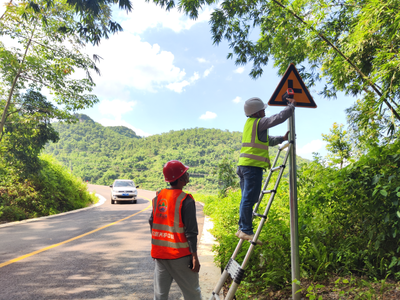 平果公路养护中心全力筑牢防汛安全防线