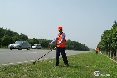 咸安公路人:小小"铺路石" 汇聚大能量