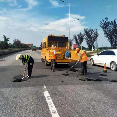 战高温 保安畅 芜湖公路开启盛夏公路养护模式