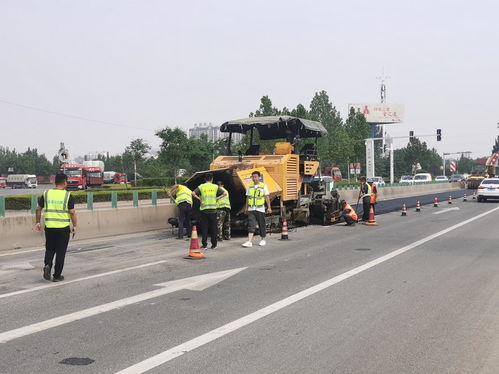 高温下的守护 夏季公路养护进行中