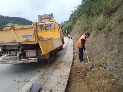 西林公路养护中心做好汛期公路安全保畅工作